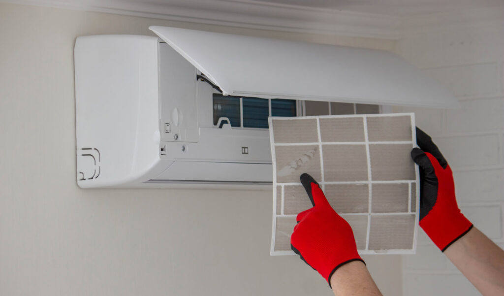 Разликата между замърсени и почистени филтри при климатик